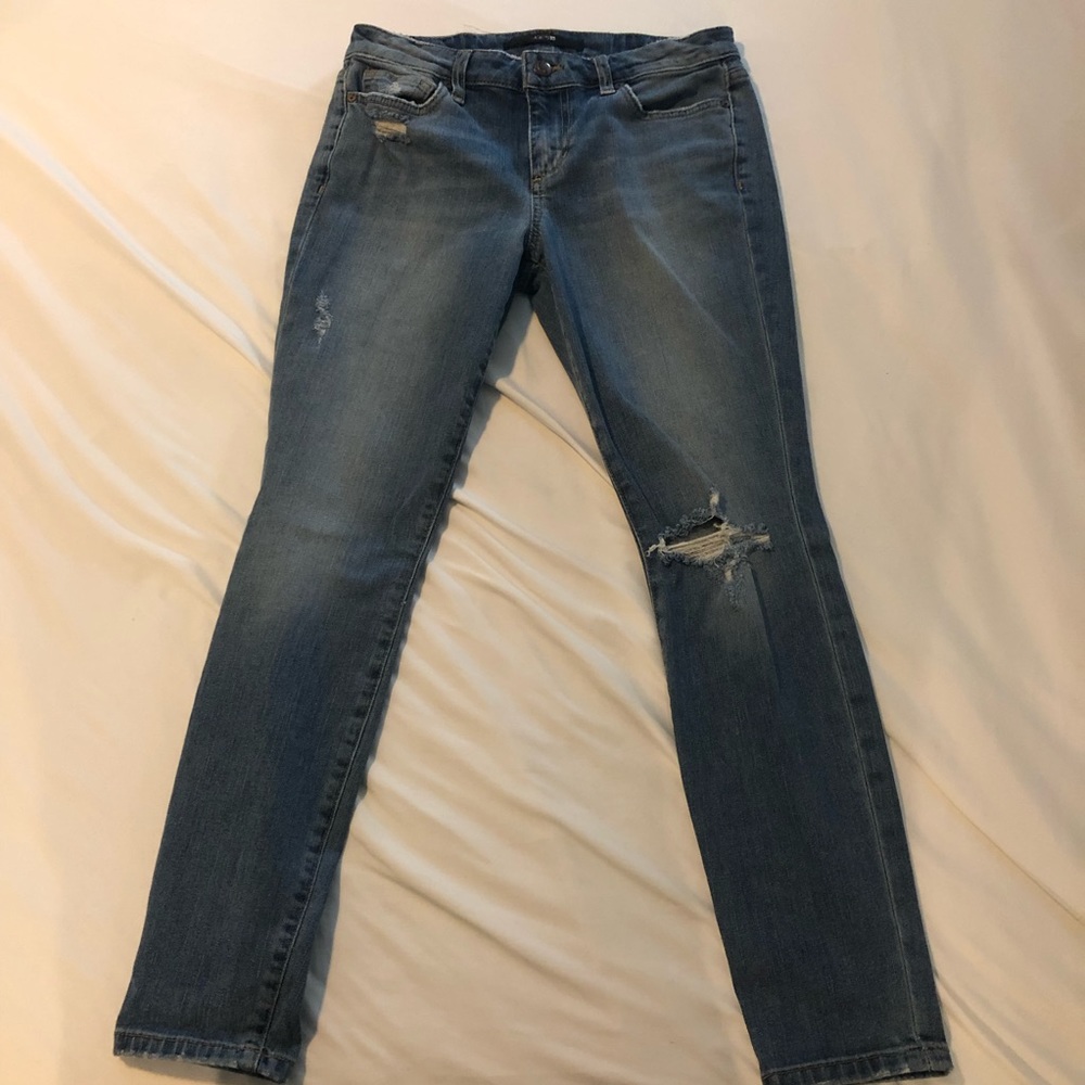 Cute Joe’s Jeans with ripped knee.